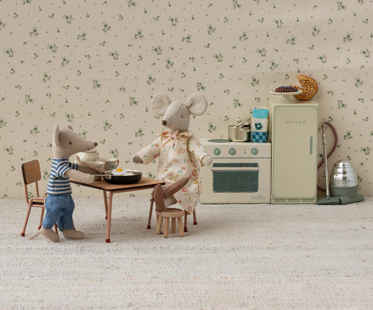 Table and Chair Set - Dark Powder (3Y+)