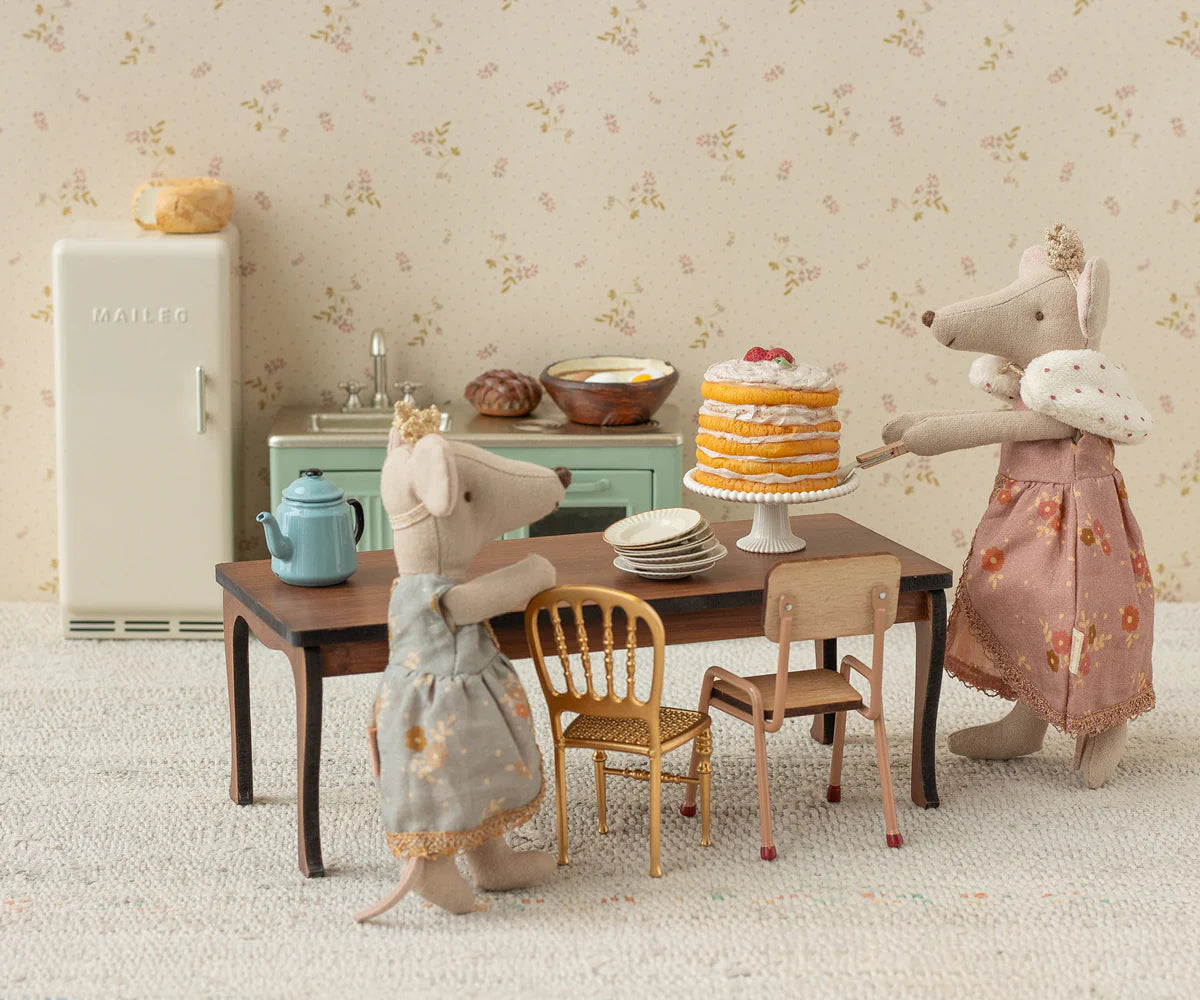 Party Cake and Cake Stand (3Y+)
